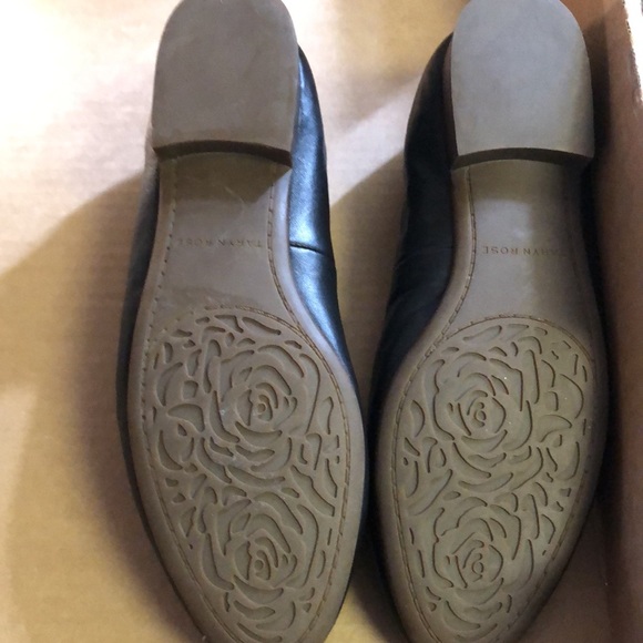 Taryn Rose black flat shoes size 7B. - Picture 4 of 4